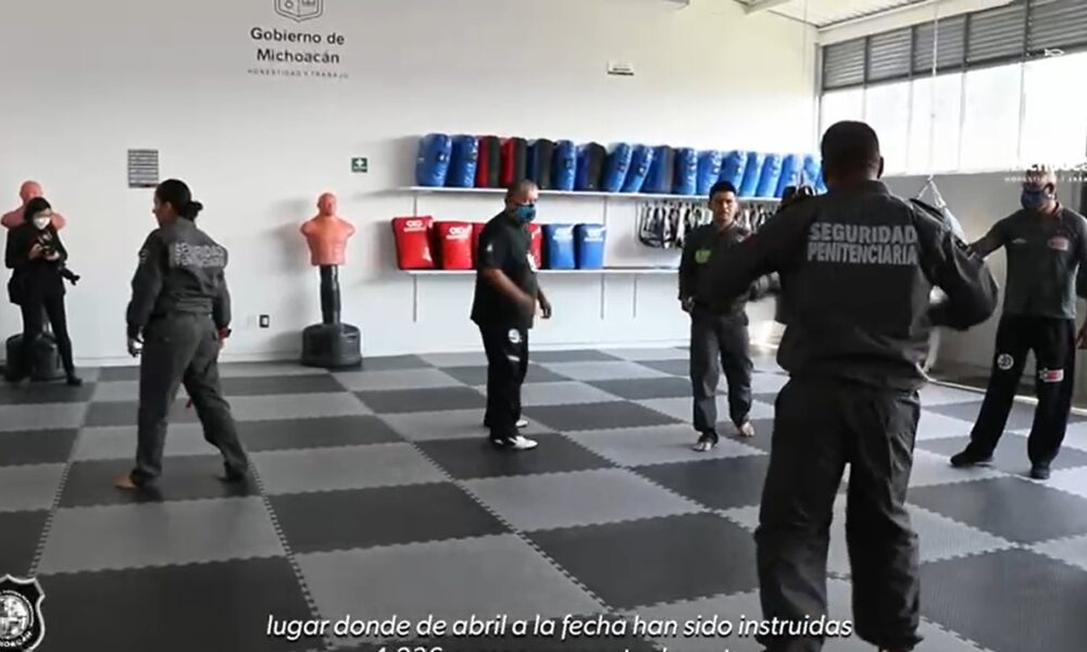Guardias de penales son capacitados en defensa personal