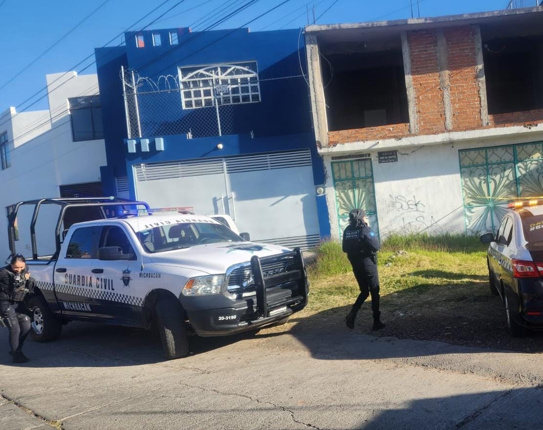 Hallan hombre ejecutado y maniatado en colonia de Morelia