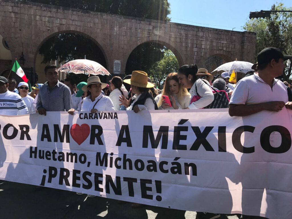 Morelia debilita marcha local a favor del INE; se van a CDMX