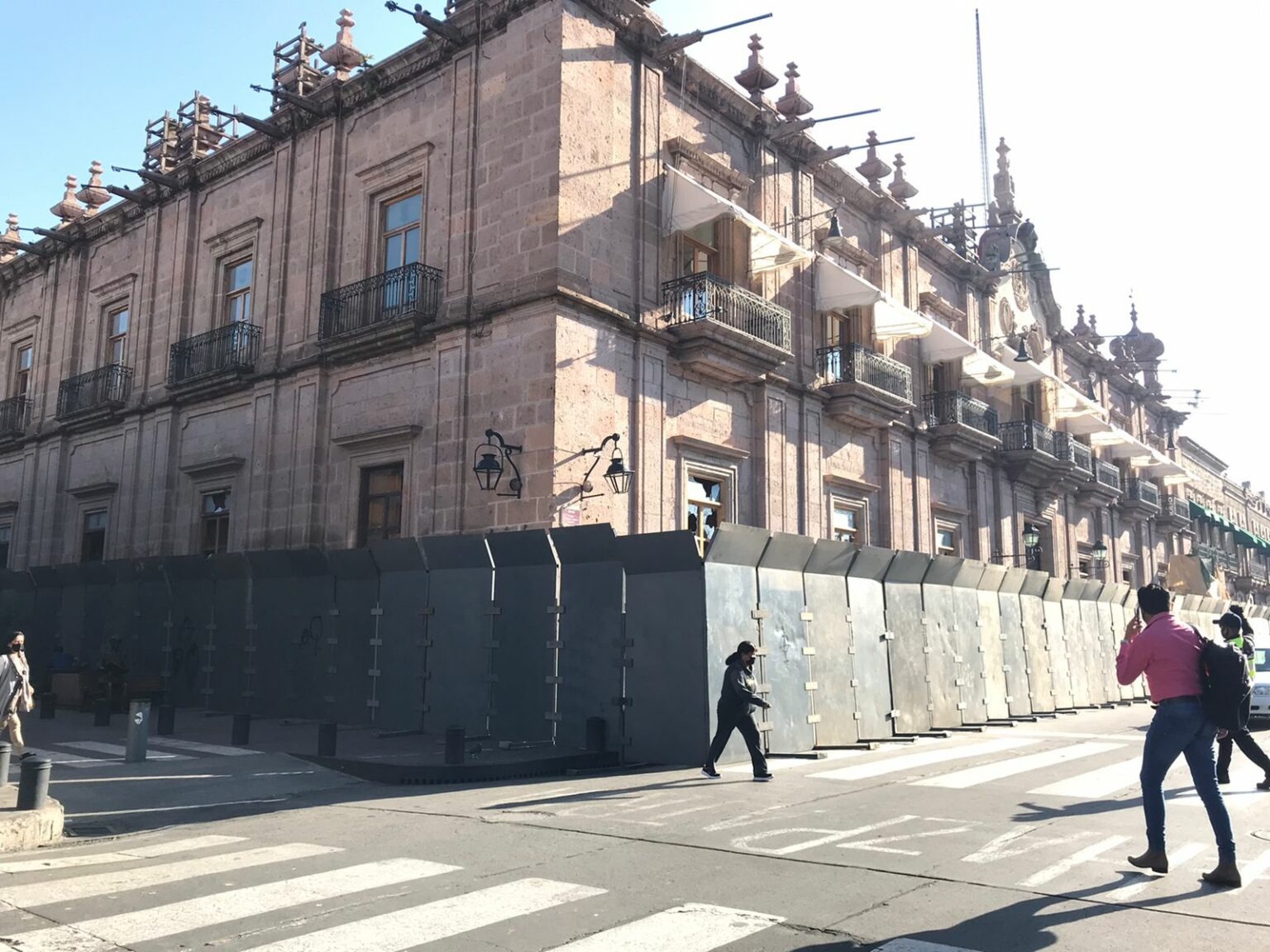 Sin vallas en Palacio de Gobierno para marcha del 8M