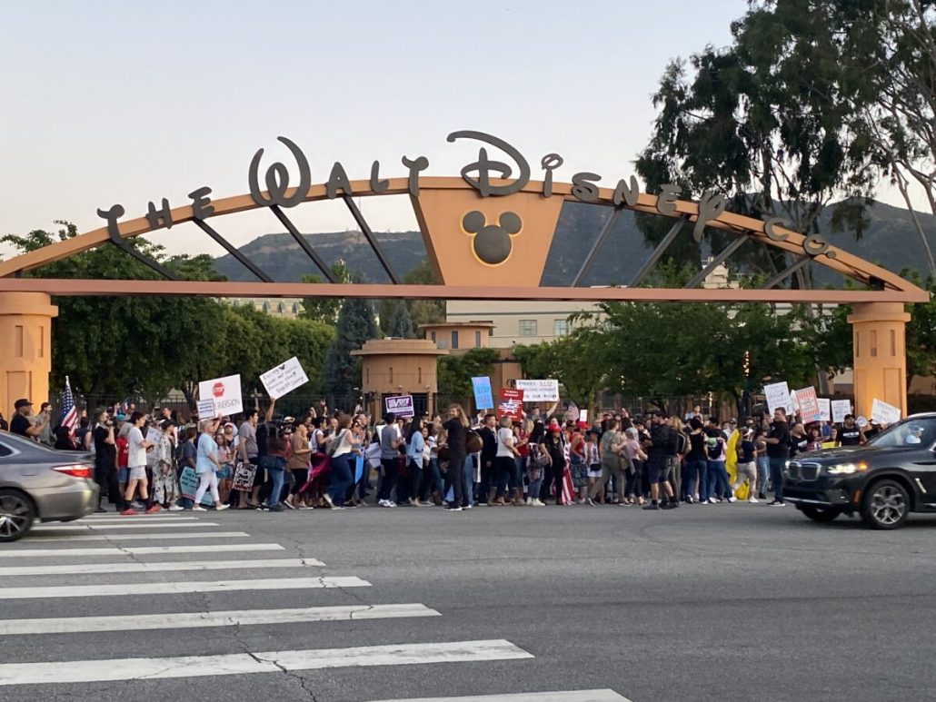 Anuncia Disney ola de despidos