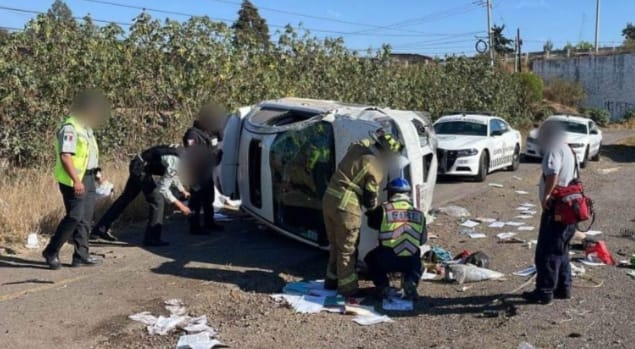 Volcadura sobre carretera a Pátzcuaro deja un lesionado