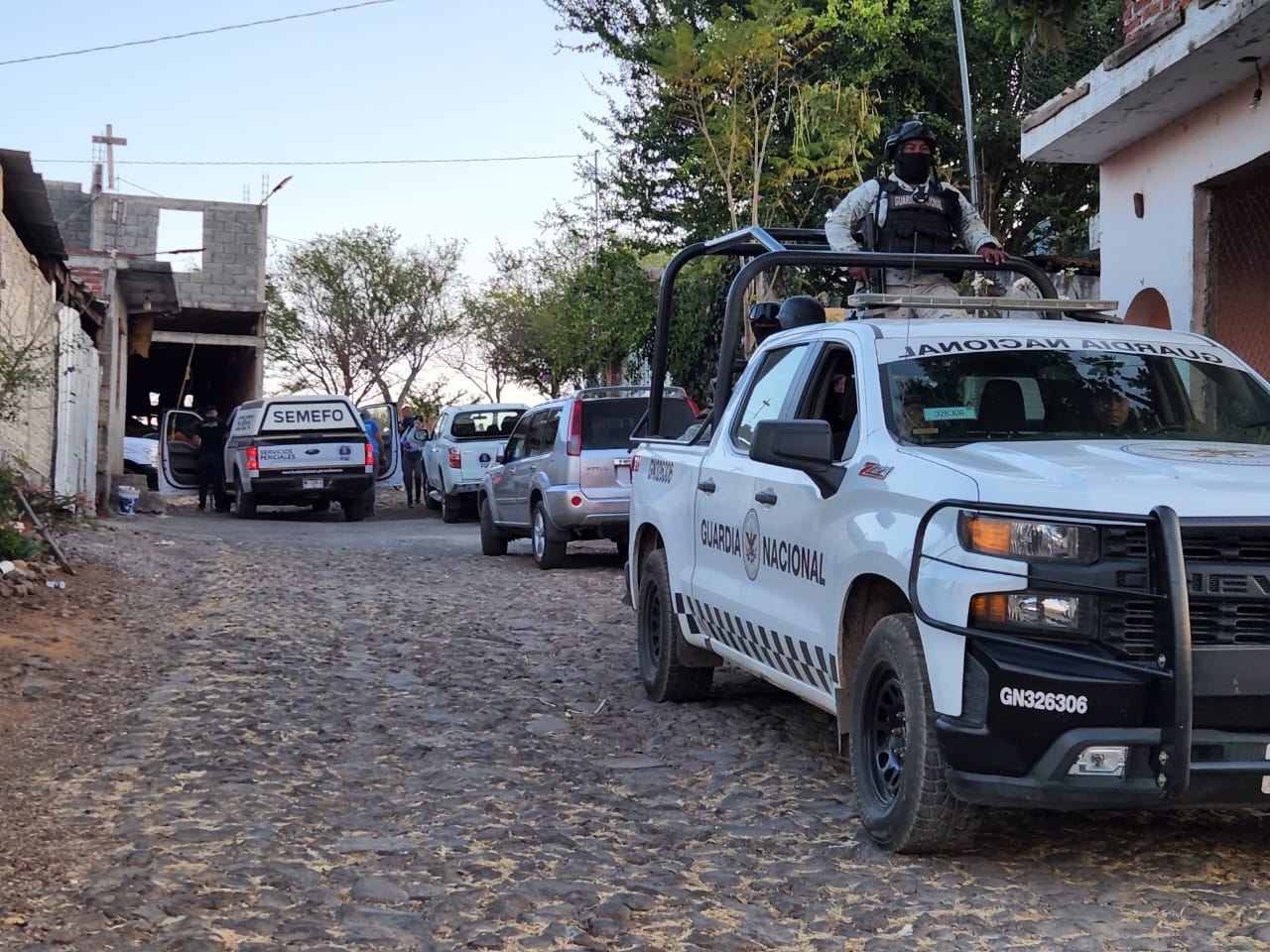 Tío y sobrino atacados a balazos en la colonia El Barril de Jacona