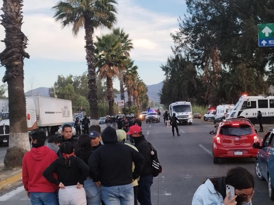 Balas de pintura y gas pimienta lanzaron elementos de SSP: acusan normalistas