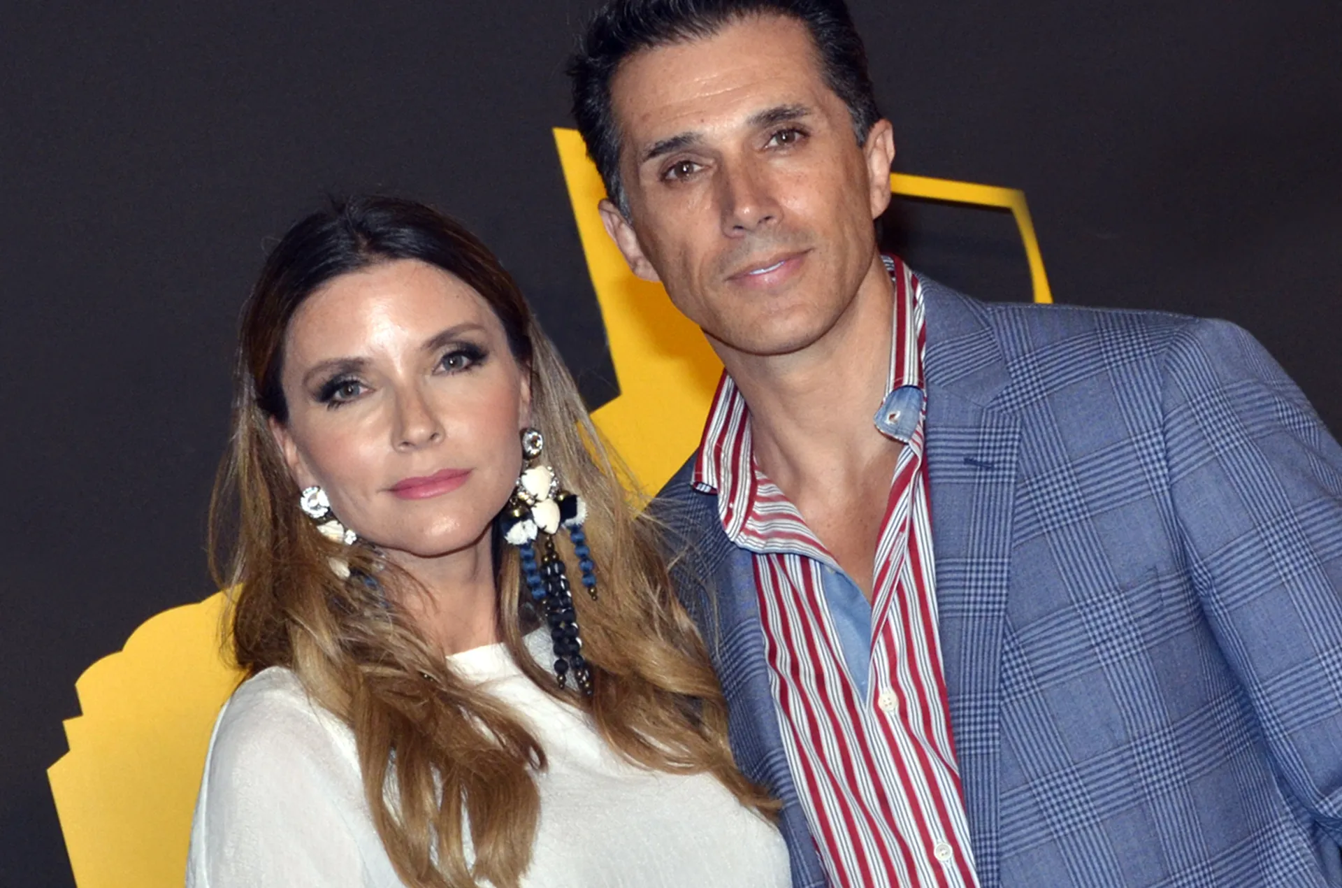 Issabela Camil confiesa que Sergio Mayer no tiene detalles con ella