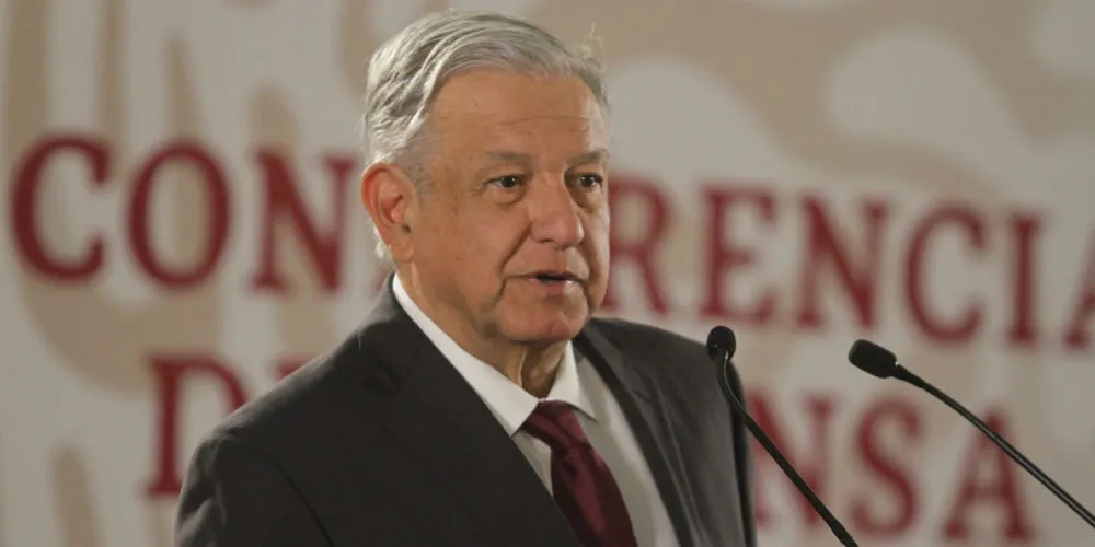 Califica AMLO de cínico a secretario ejecutivo cesado del INE