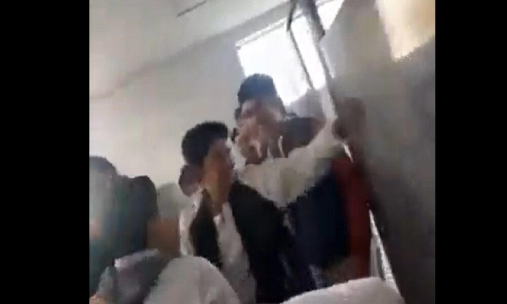 Exhiben en video a alumnos humillando a joven autista