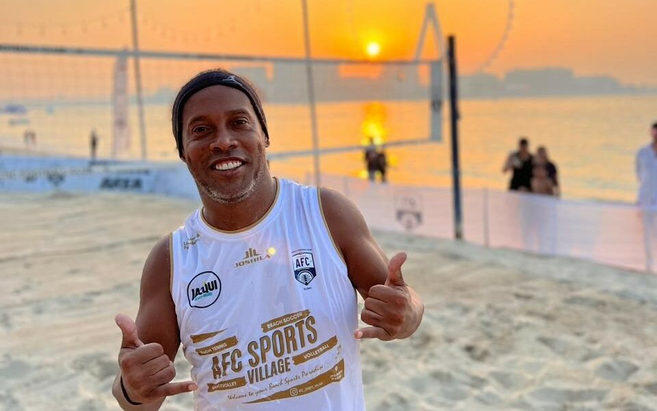 Ronaldinho presente en reapertura del Estadio Corregidora
