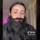 Joven barba falsa