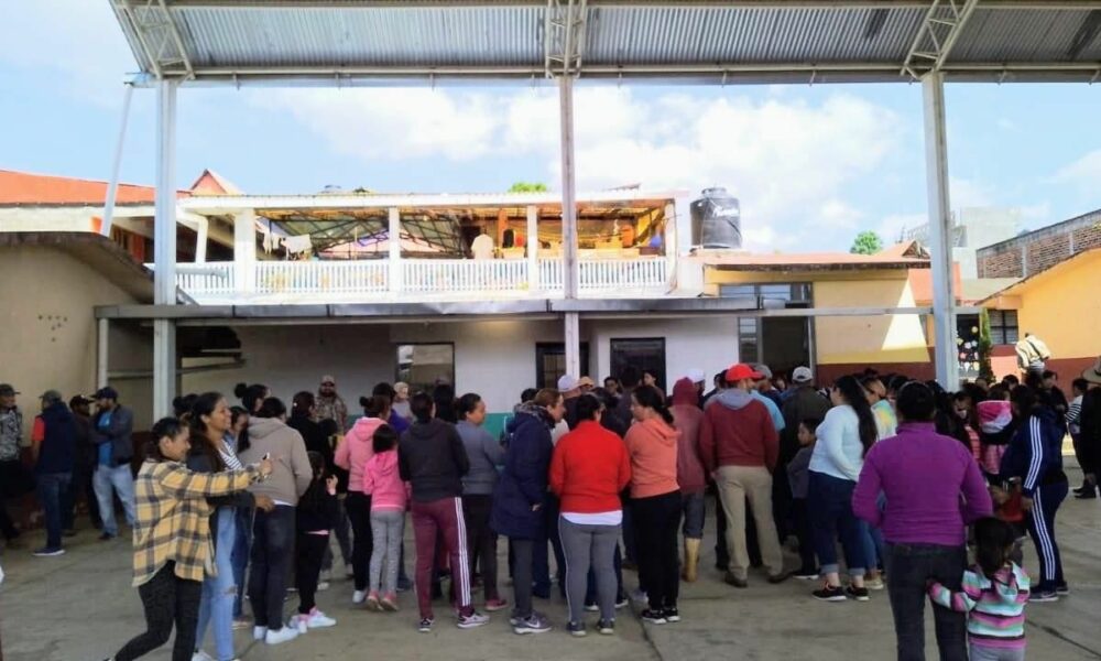 Levantan bloqueo en Tacámbaro; SEE mandó maestros