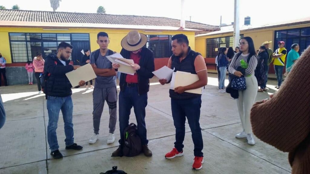 Levantan bloqueo en Tacámbaro; SEE mandó maestros