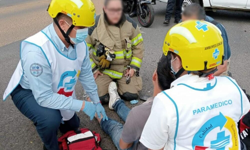 Motociclista choca en la calzada Ventura Puente y resulta lesionado