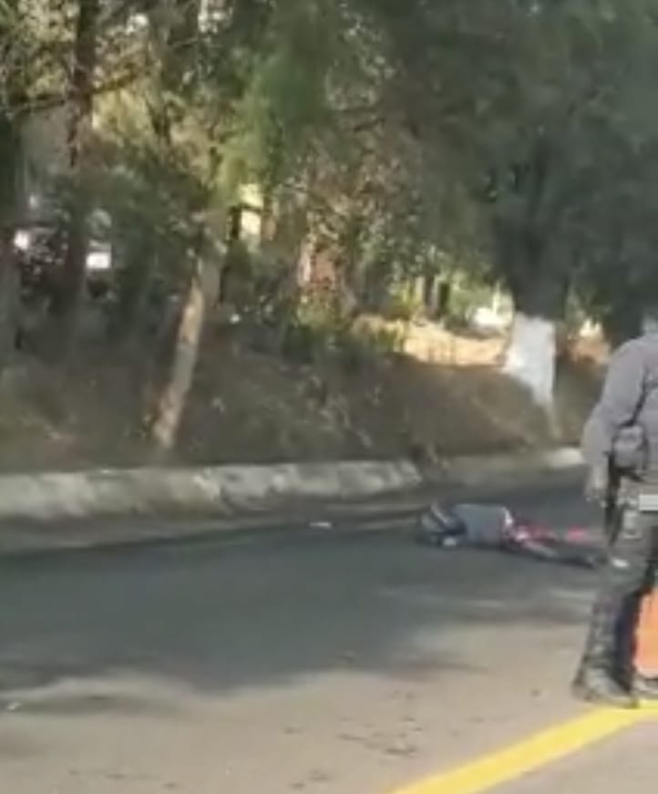 Muere motociclista tras ser atropellado en la entrada a Pátzcuaro