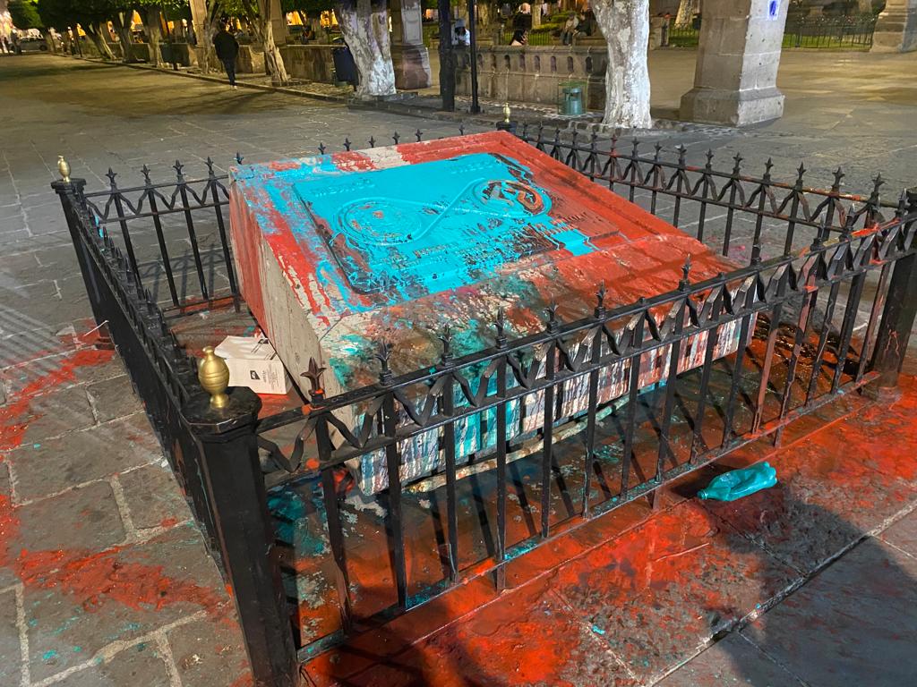 Red Colectiva Feminista se adjudica vandalismo a placa de UNESCO a Morelia