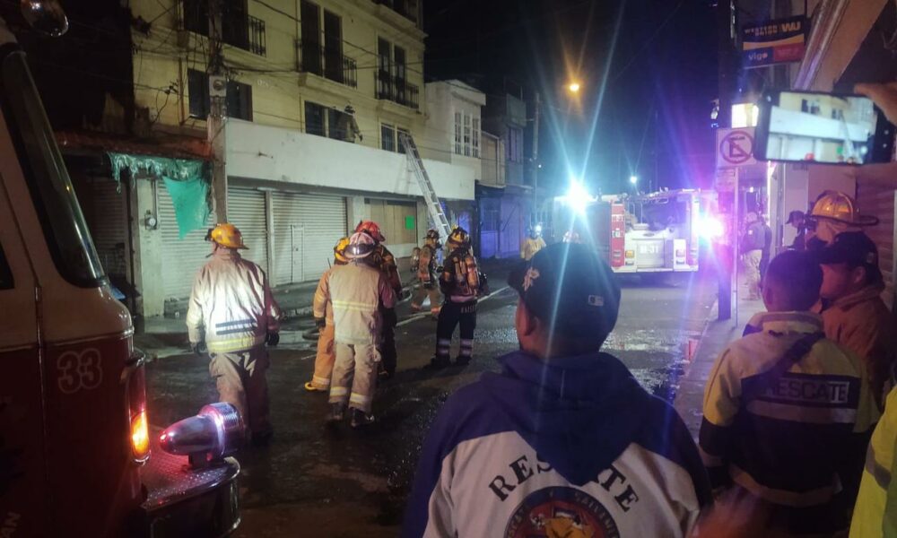 Se incendian 4 puestos del Mercado de San Francisco en Uruapan
