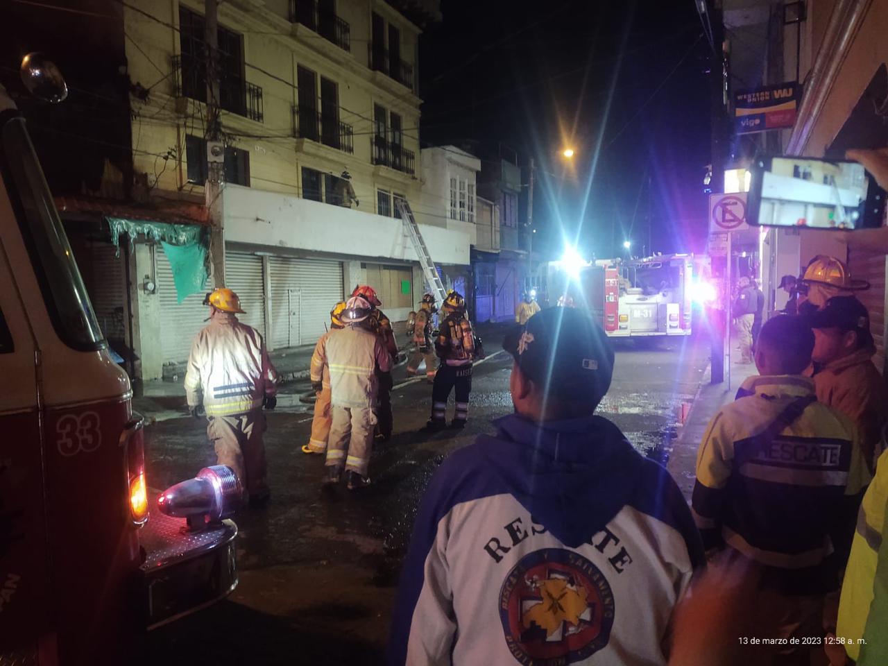 Se incendian 4 puestos del Mercado de San Francisco en Uruapan