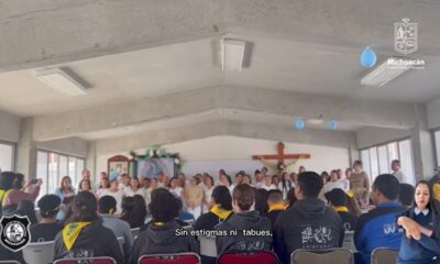Universitarios comparten música y teatro en penal de Michoacán
