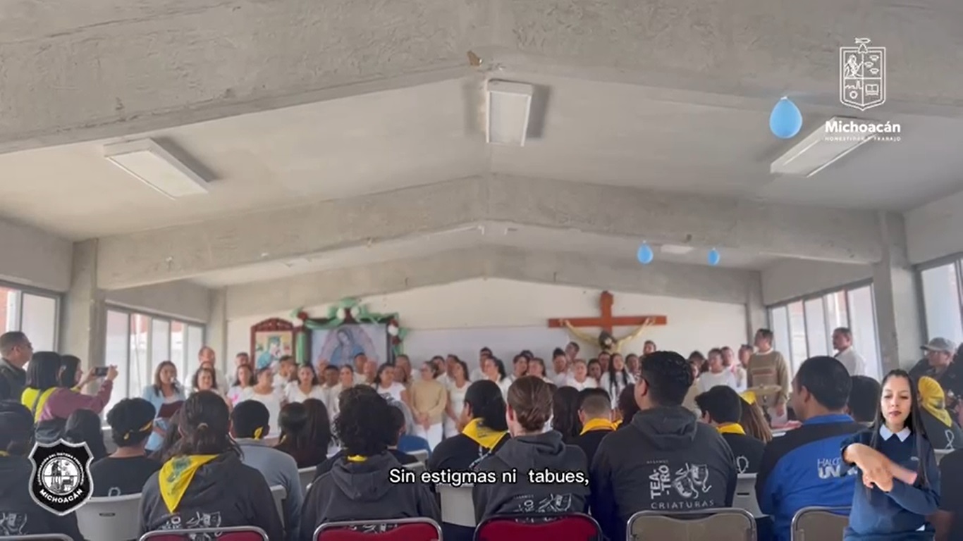 Universitarios comparten música y teatro en penal de Michoacán