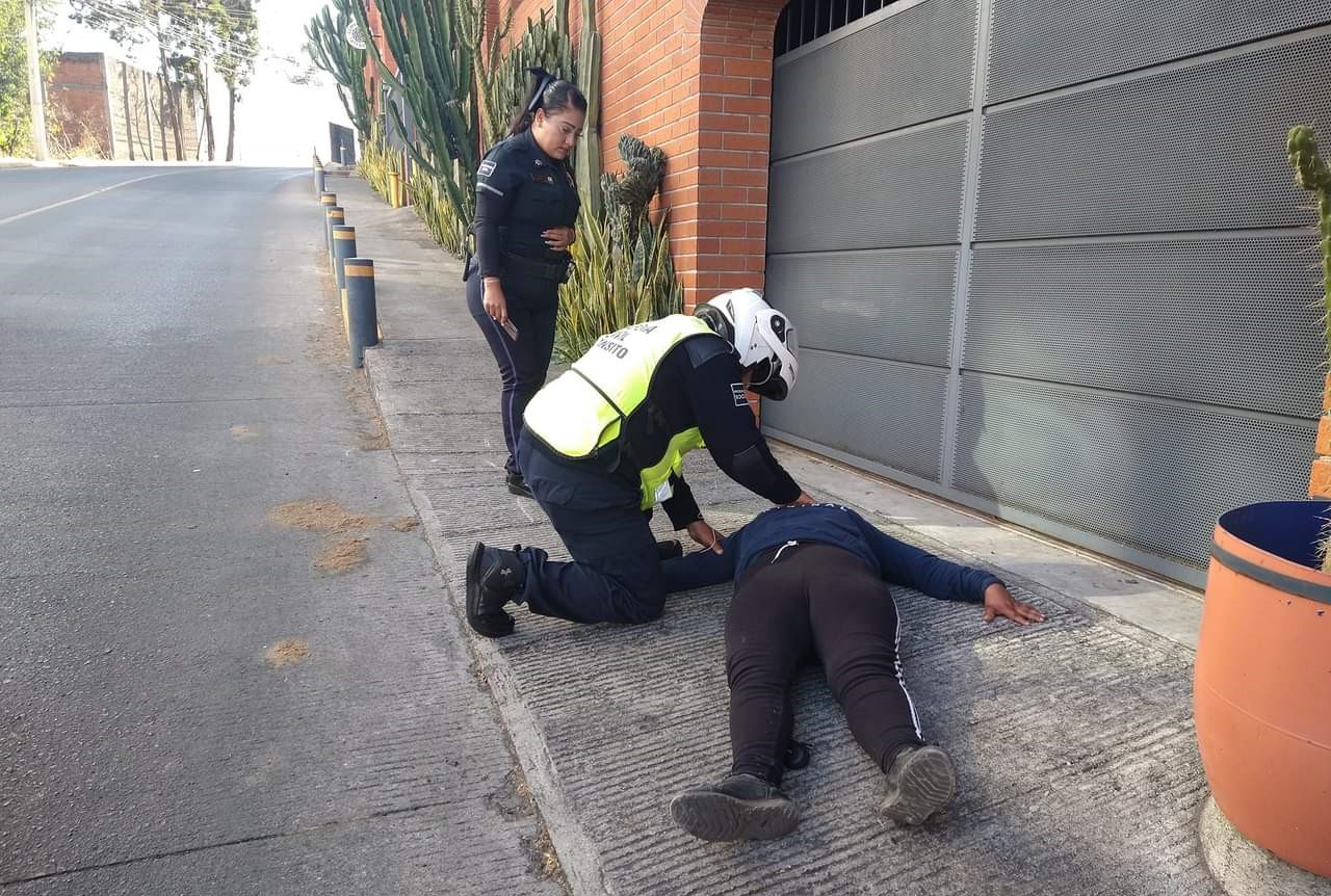 Mujer es arrollada por motociclista en Morelia
