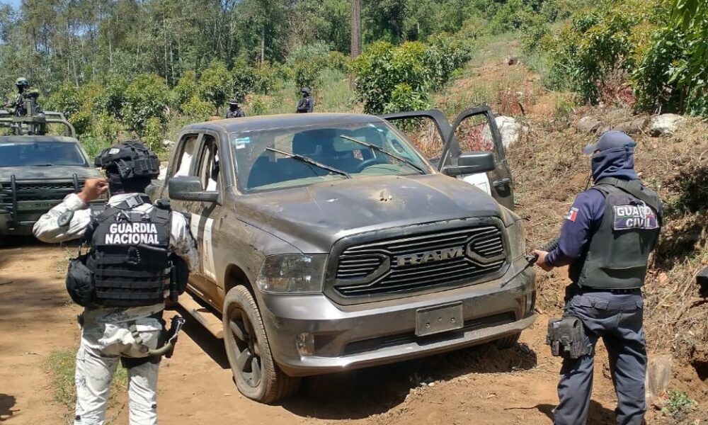 Tras enfrentamientos en Zitácuaro, aseguran vehículos de grupo delictivo