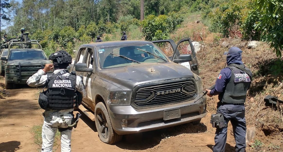 Tras enfrentamientos en Zitácuaro, aseguran vehículos de grupo delictivo