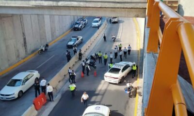 Joven se lanza un puente y cae sobre patrulla
