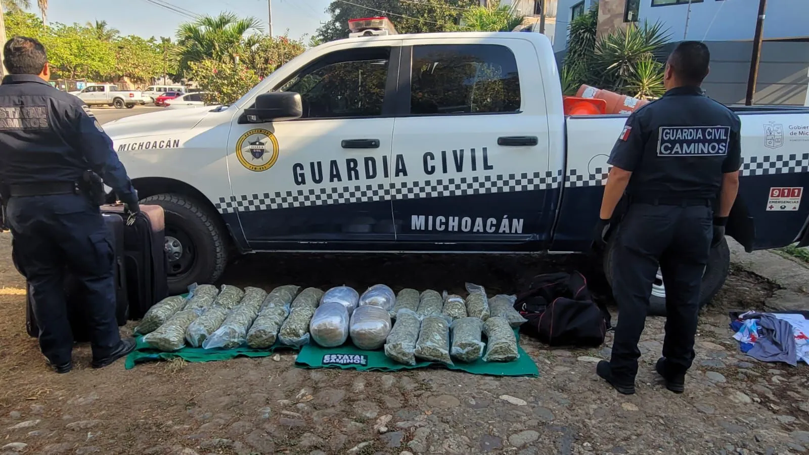 Asegura Policía Estatal cargamento de marihuana en Lázaro Cárdenas