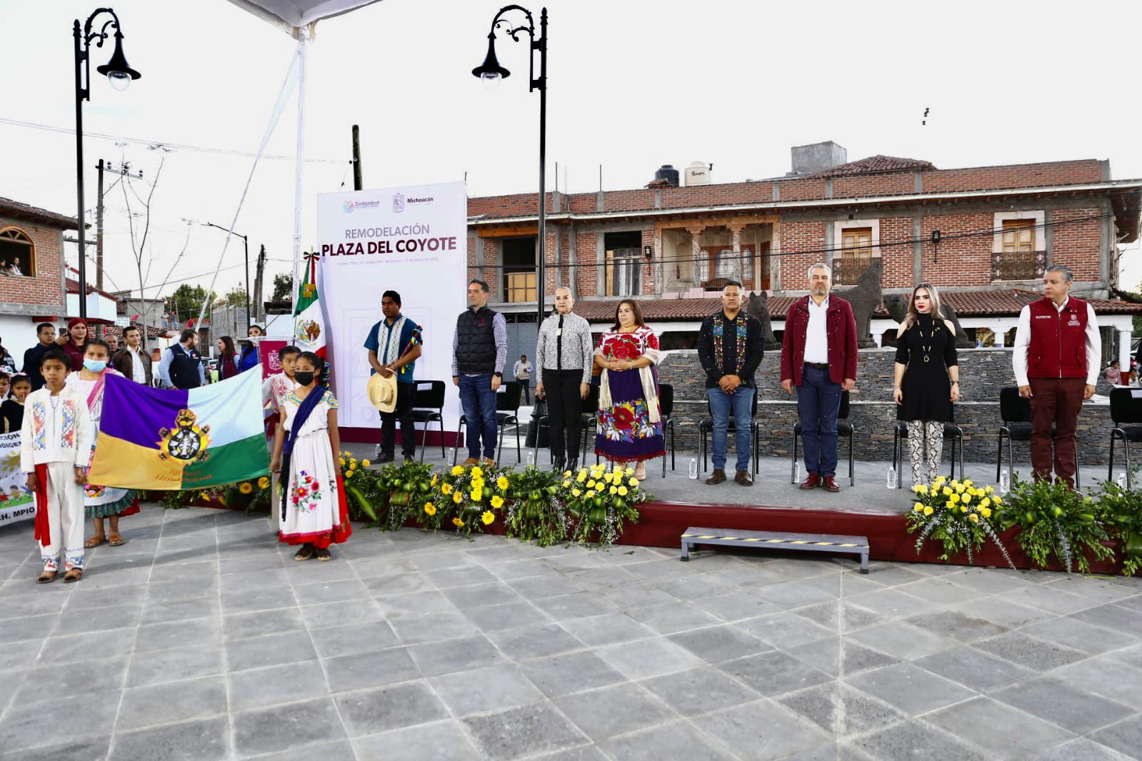 remodelación de plaza pública en Ihuatzio