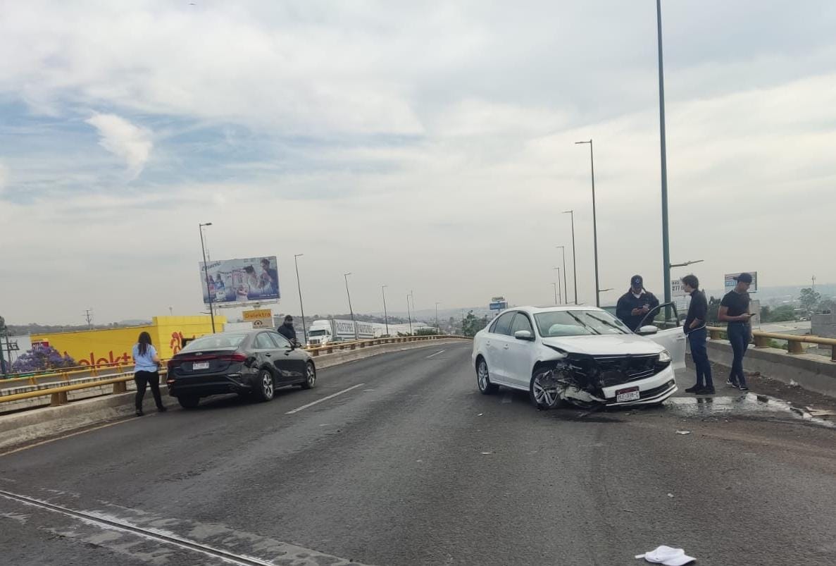 Accidente sobre periférico norte provoca cierre vial en Morelia