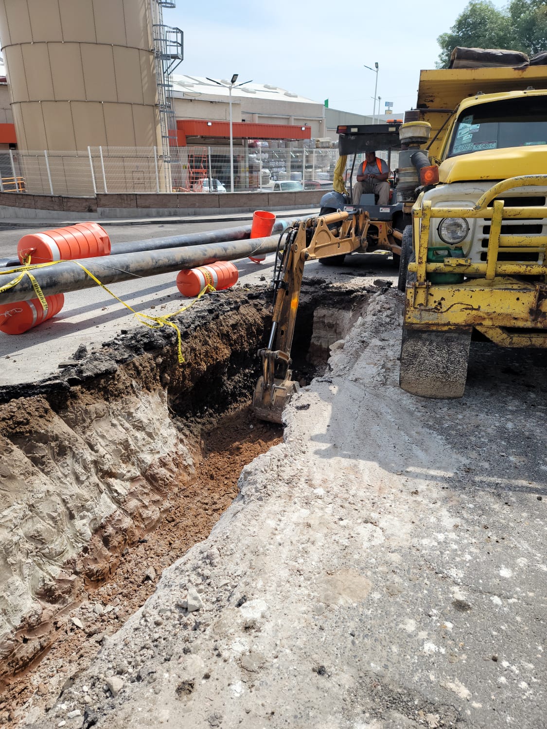 Ayuntamiento de Morelia construye peligroso gasoducto para negocio2