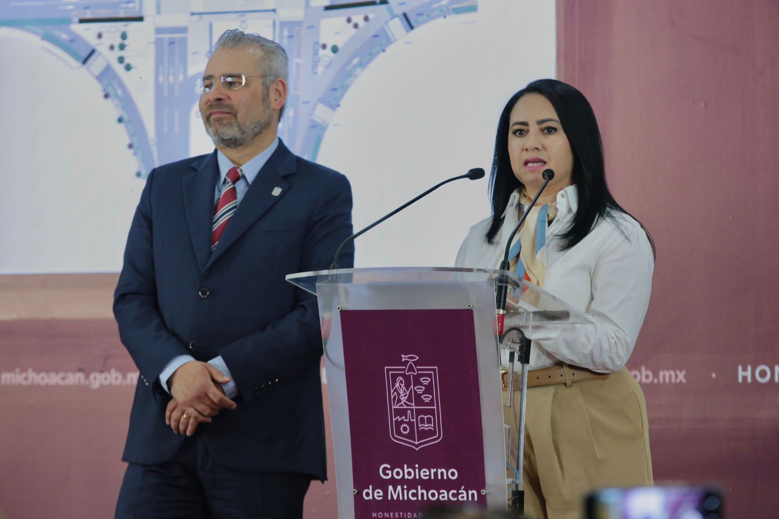 Bajo puentes de distribuidores viales serán amigables y seguros para todos los ciudadanos Bedolla