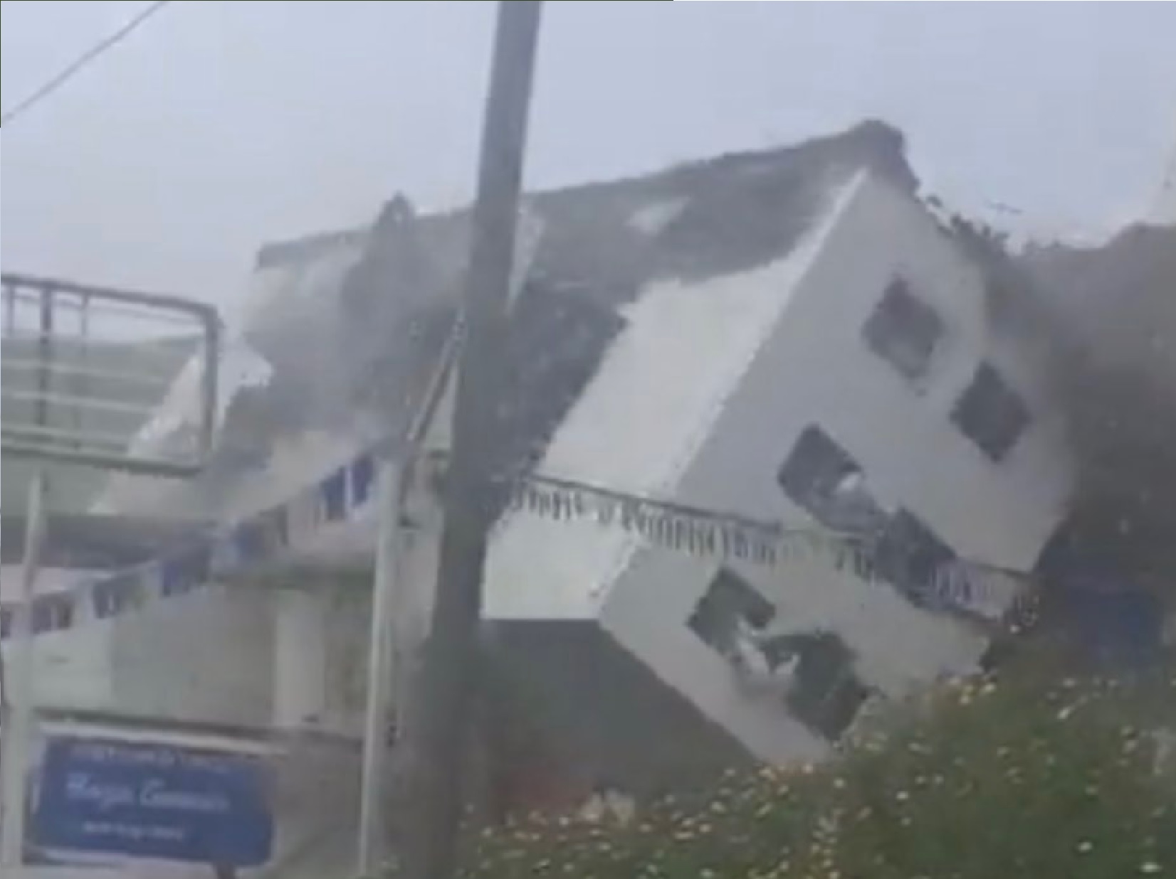 Colapsa en Tijuana segundo edificio por inestabilidad del terreno