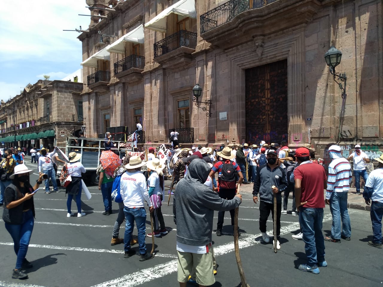 Mañana marcharán comuneros y magisterio en Morelia, tome precauciones