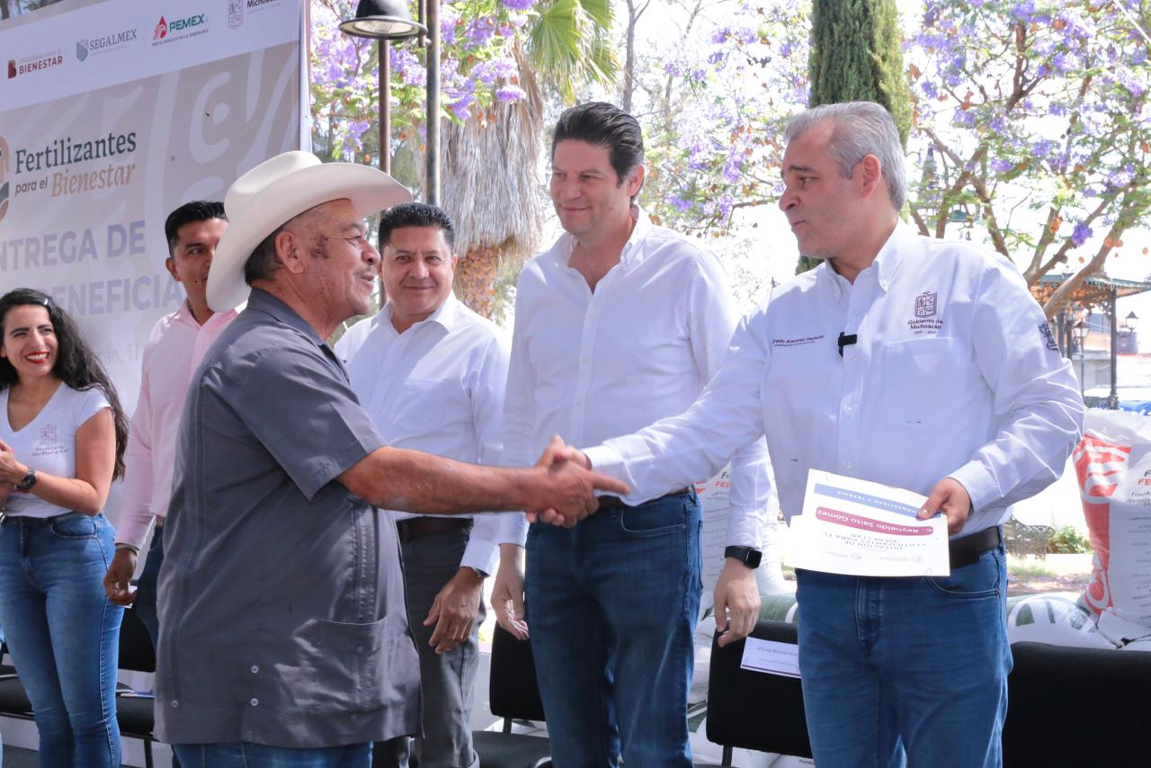 Entrega fertilizante productores Morelia