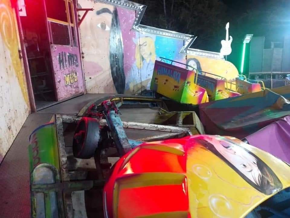 Falla en juego mecánico en Feria de Coalcomán deja 3 heridos