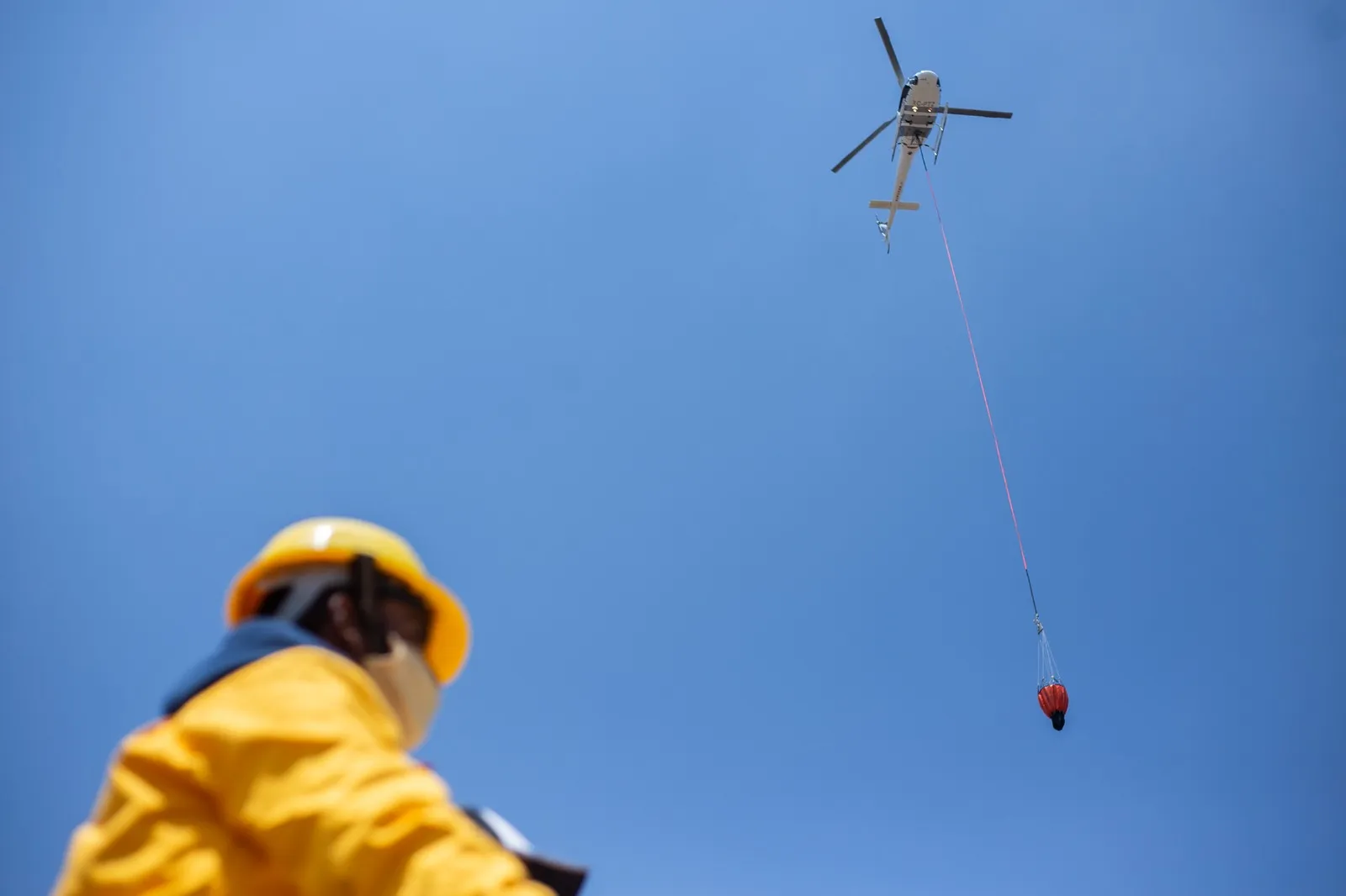 Helicópteros oficiales podrán utilizar hoyas de agua de aguacateros para mitigar incendios Bedolla