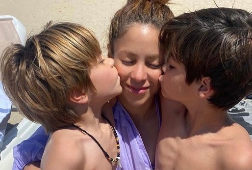 Pide Shakira respetar intimidad de sus hijos