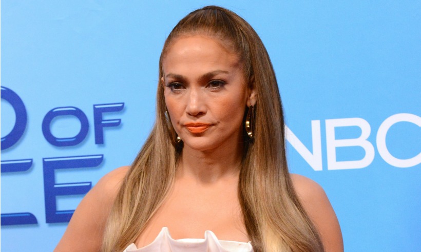 Recibe Jennifer Lopez críticas por lanzar bebida alcohólica