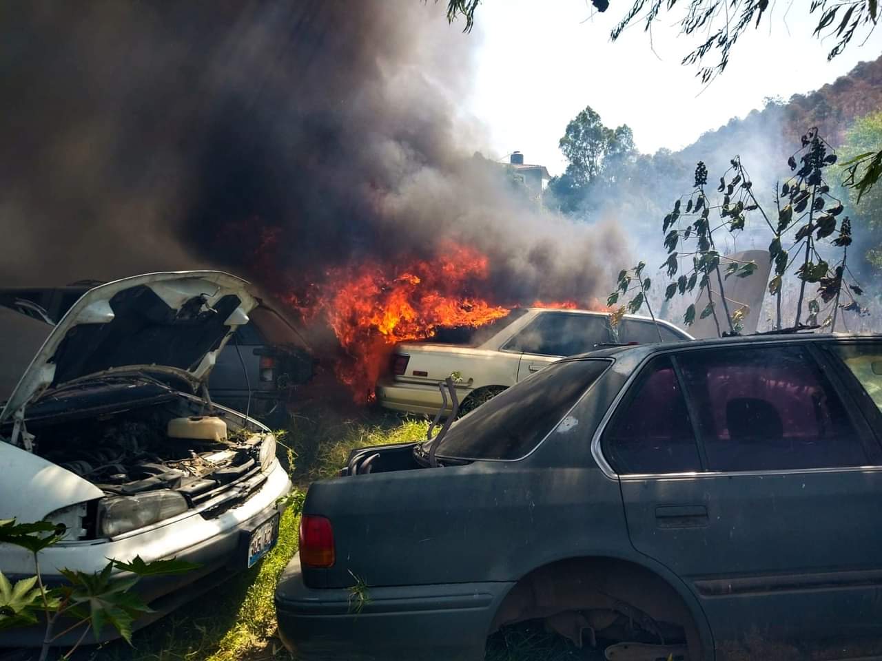 Se incendia en Zinapécuaro corralón particular