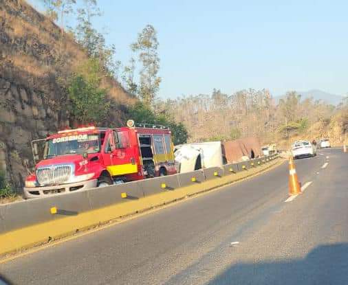 Se registran accidentes de tráileres en la carretera Morelia-Pátzcuaro