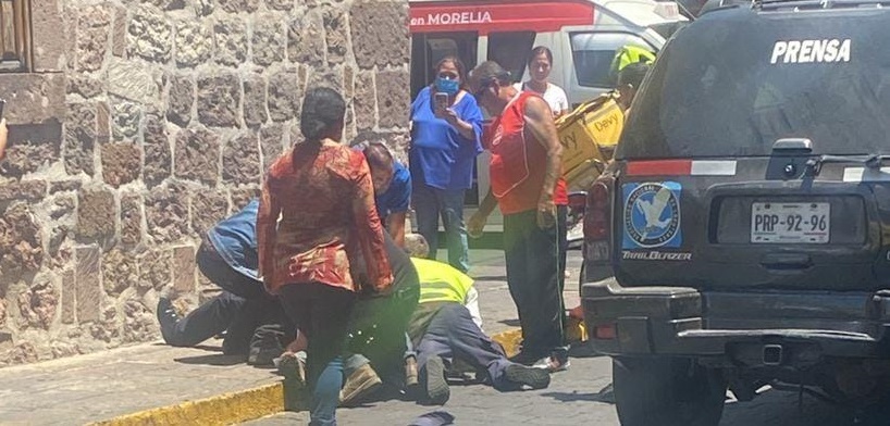 Sujeto golpea mujer Morelia