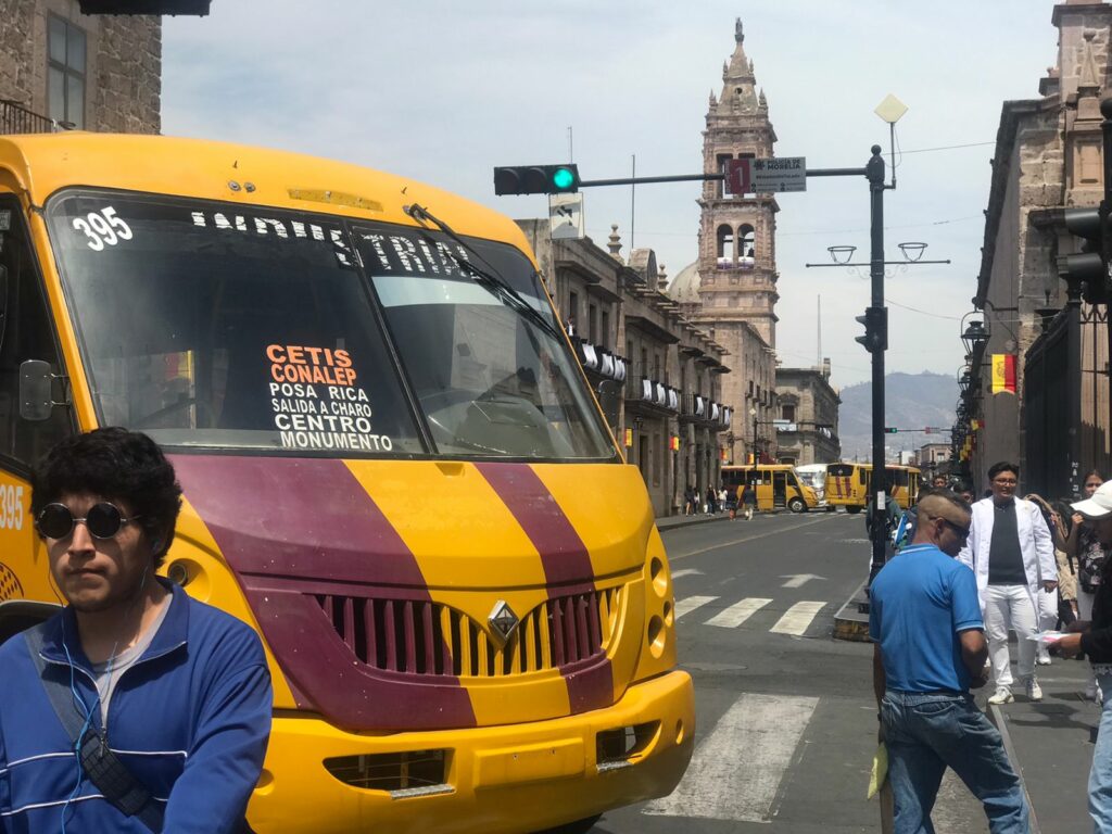 Transportistas desquician Morelia; bloquean la ciudad