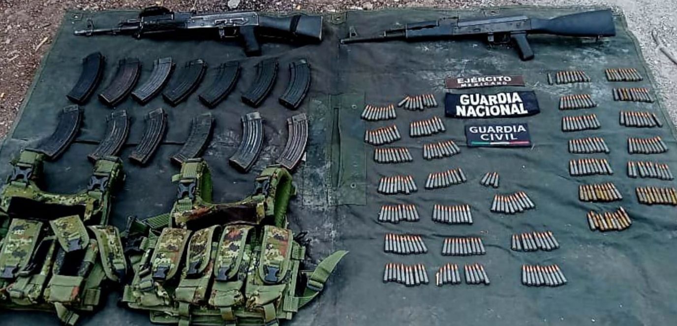 Tras 3 días de enfrentamientos en Apatzingán, aseguran armas y explosivos