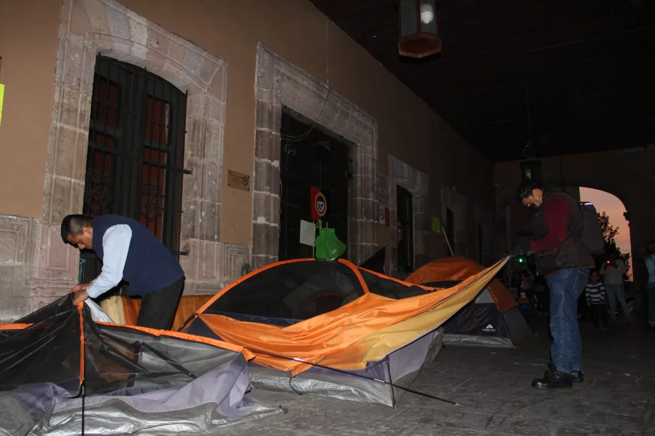 Ex trabajadores del Hotel Virrey de Mendoza levantan plantón