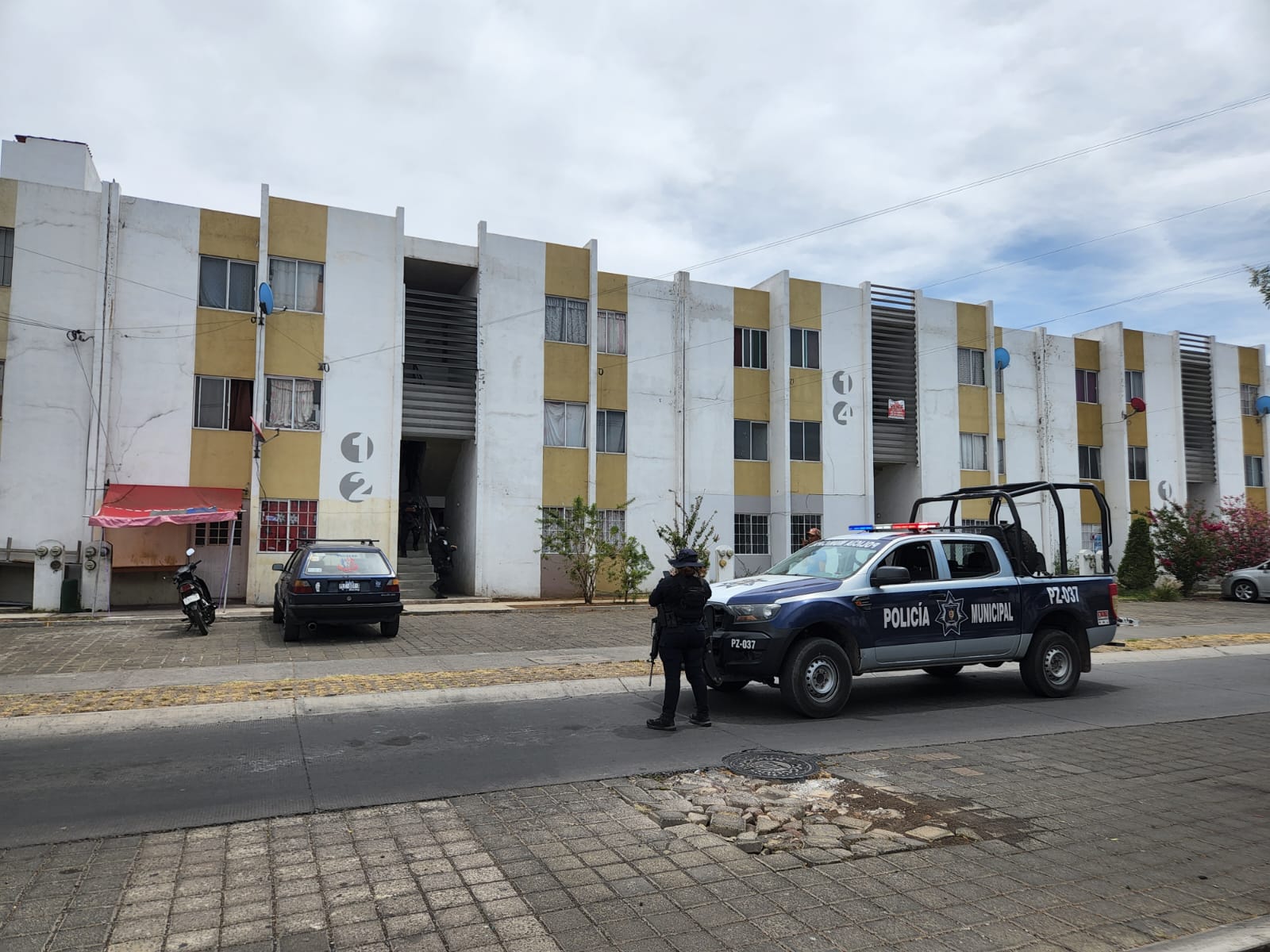 Ejecutan a dos dentro de un departamento en Zamora