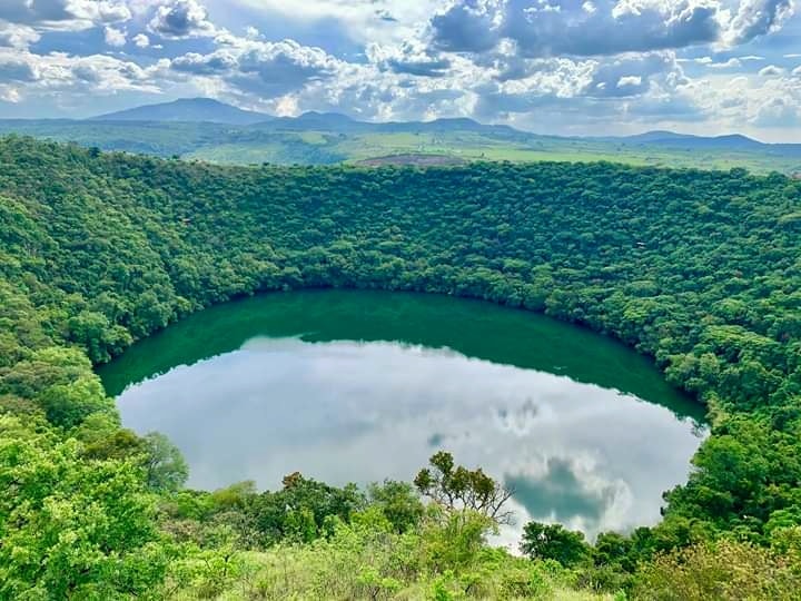 La alberca que se esconde en un volcán de Michoacán