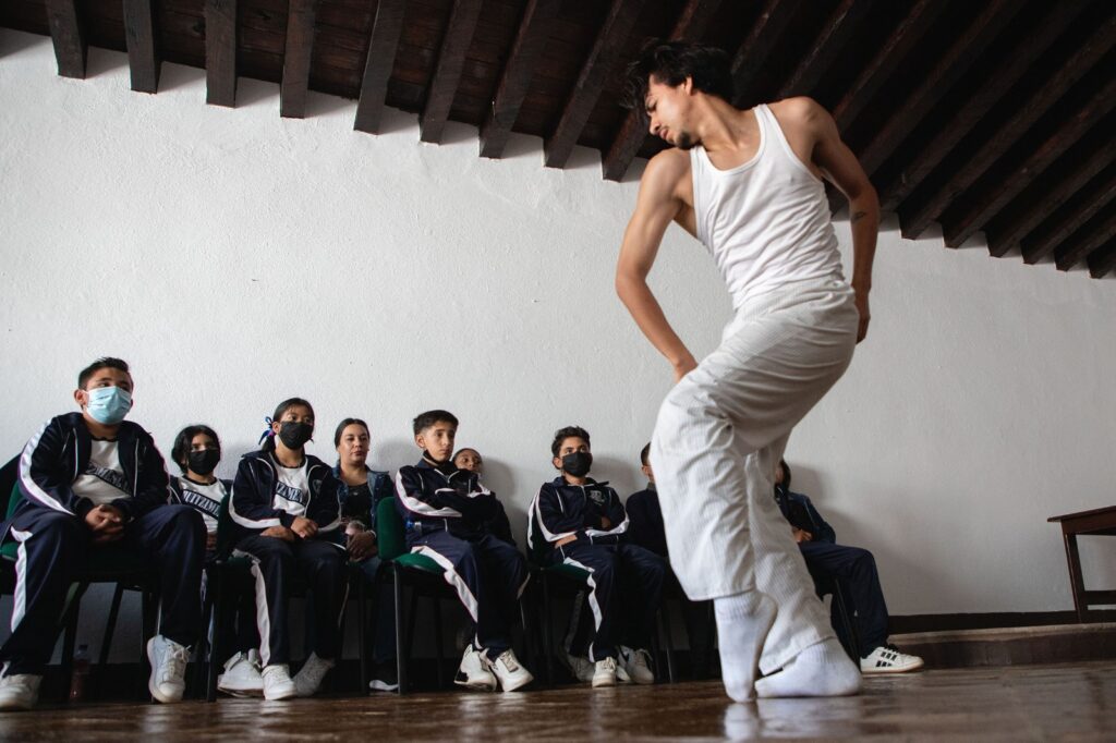 Cuerpo a cuerpo, danza contemporánea que dialoga