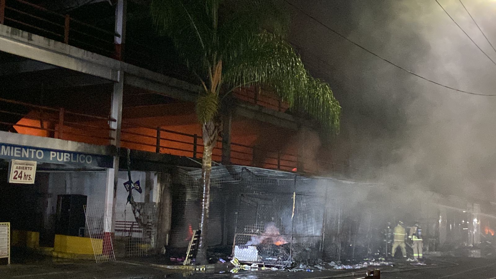 Estacionamiento de mercado Independencia con posible derrumbe tras incendio