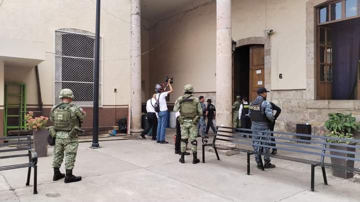 Desalojan prepa 2 de la UMSNH por amenaza de bomba