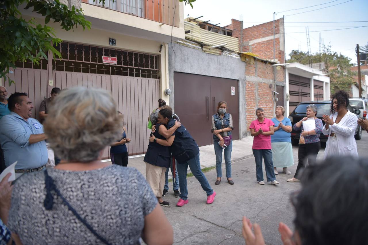 Juntos de la mano, construimos la comunidad que merecemos Andrea Villanueva